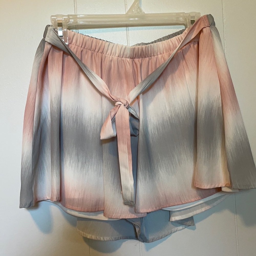 Pink and grey tie front flowy layer shorts
